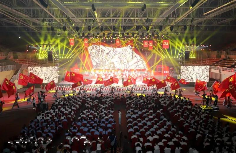 我市庆祝中国共 产党成立100周年主题晚会“永远跟党走”燃情上演
